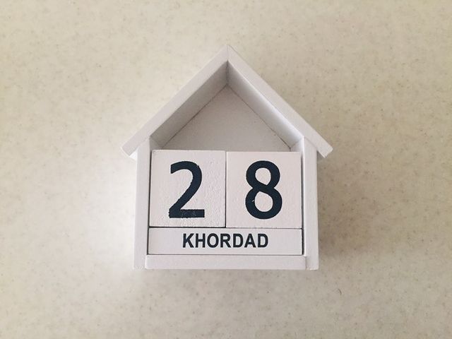 تقویم چوبی طرح کلبه