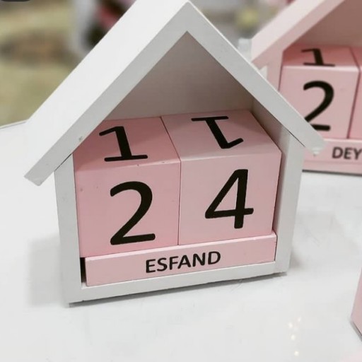 تقویم چوبی طرح کلبه