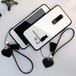 قاب طرح گربه روی دیوار