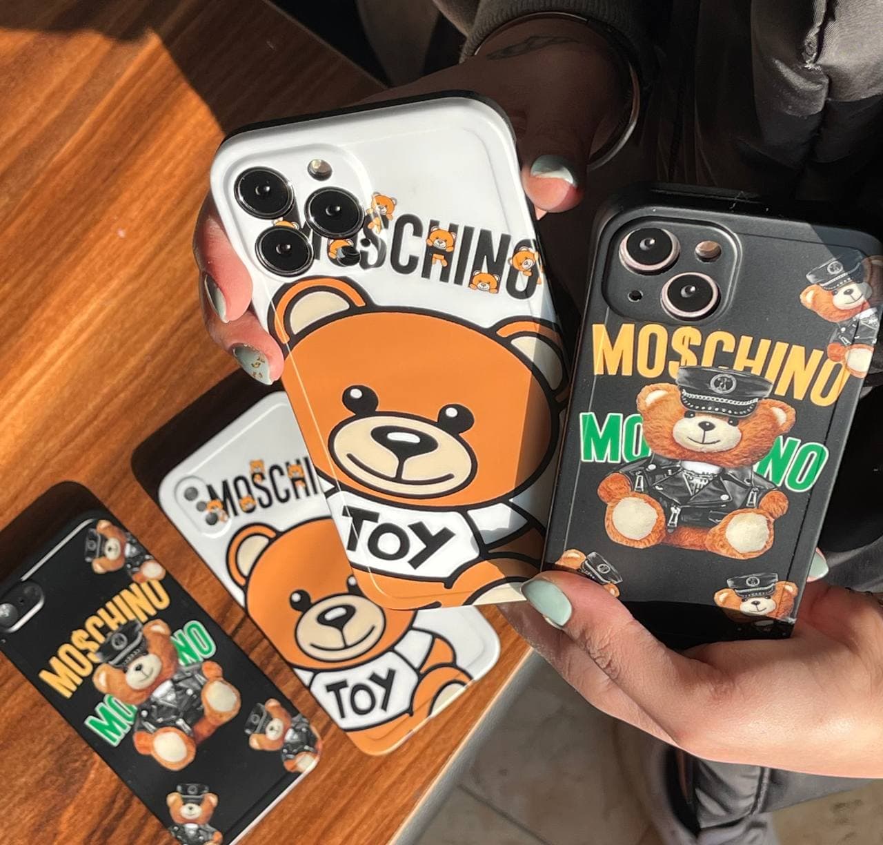 قاب آیفون طرح خرس ماسچینو Moschino