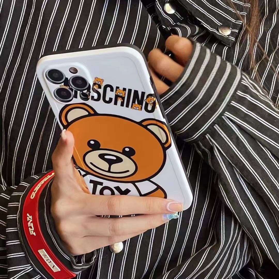 قاب آیفون طرح خرس ماسچینو Moschino