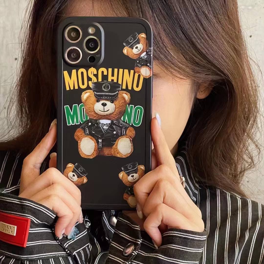 قاب آیفون طرح خرس ماسچینو Moschino