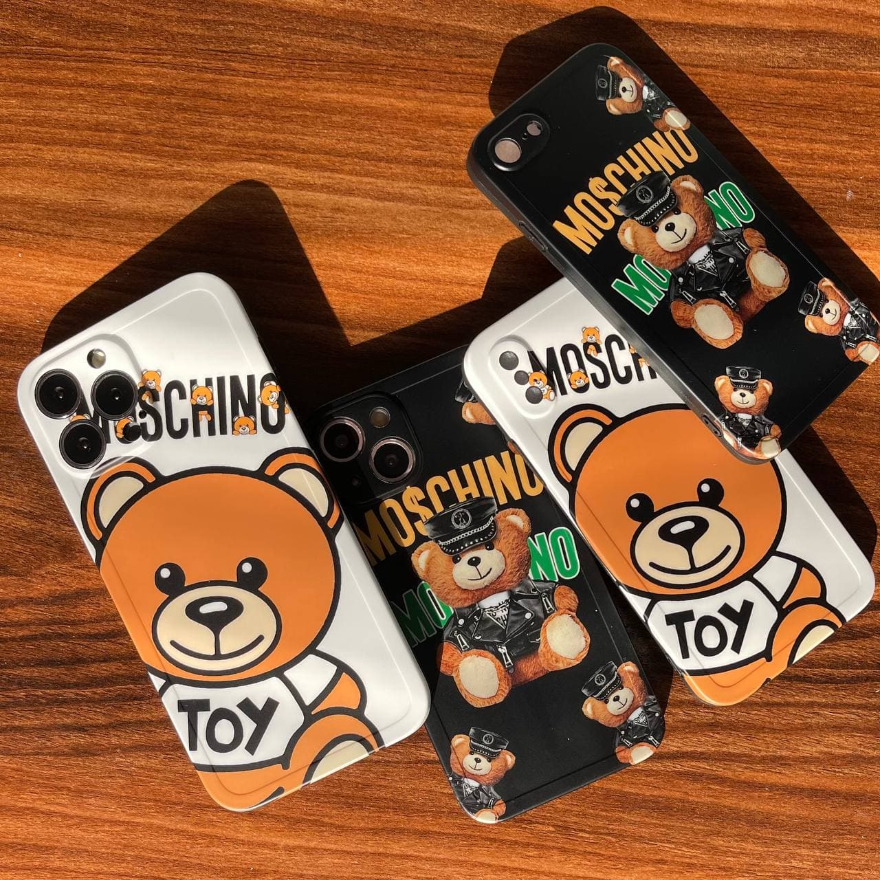 قاب آیفون طرح خرس ماسچینو Moschino