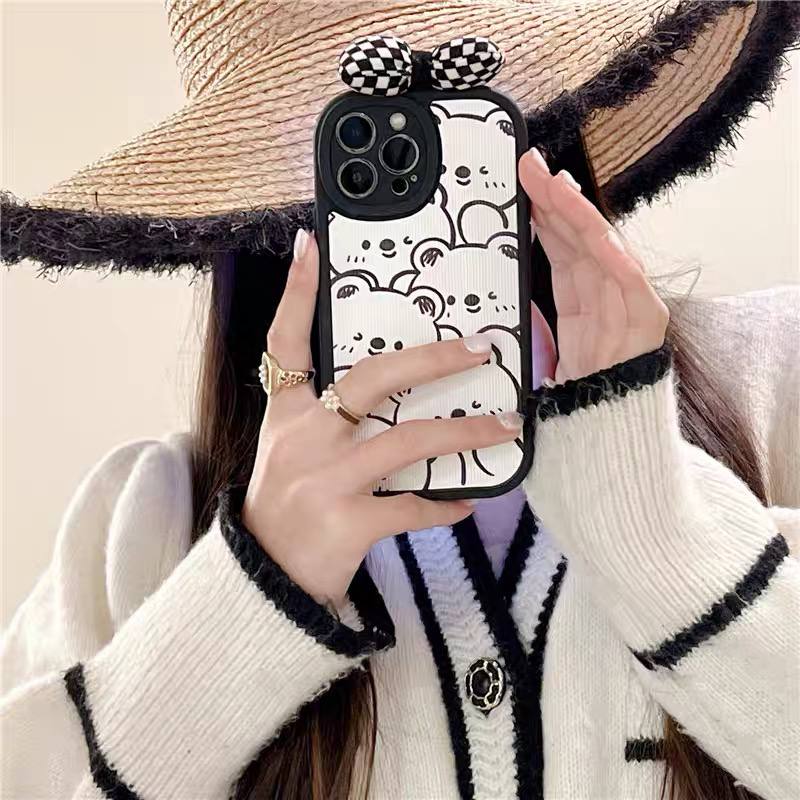 قاب آیفون طرح خرس گرافیتی