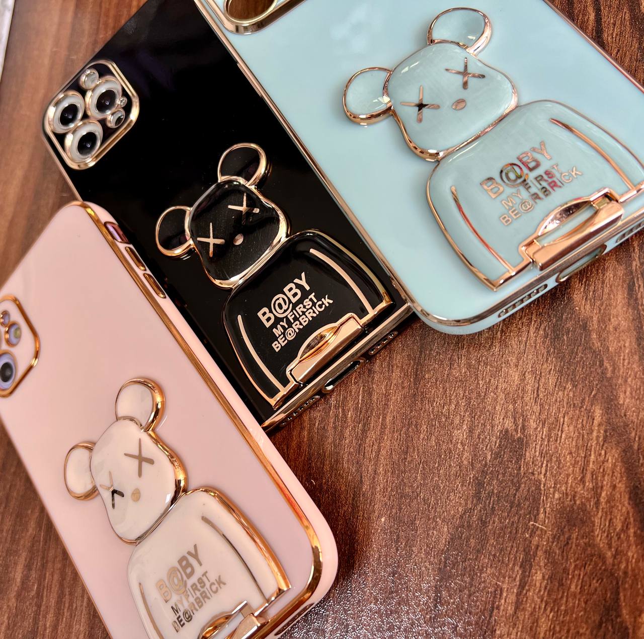 قاب کاووس Kaws بک برک استندشو رنگی