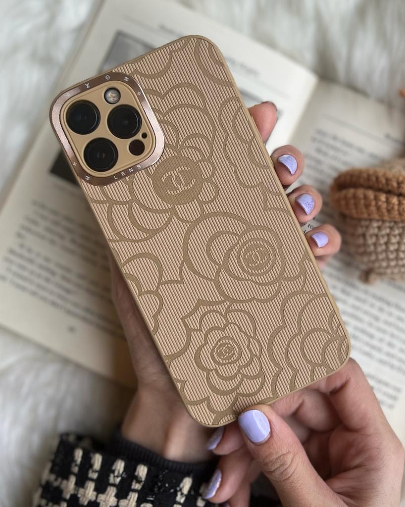 قاب موبایل آیفون شنل کرم طلایی داغی کرم طلایی