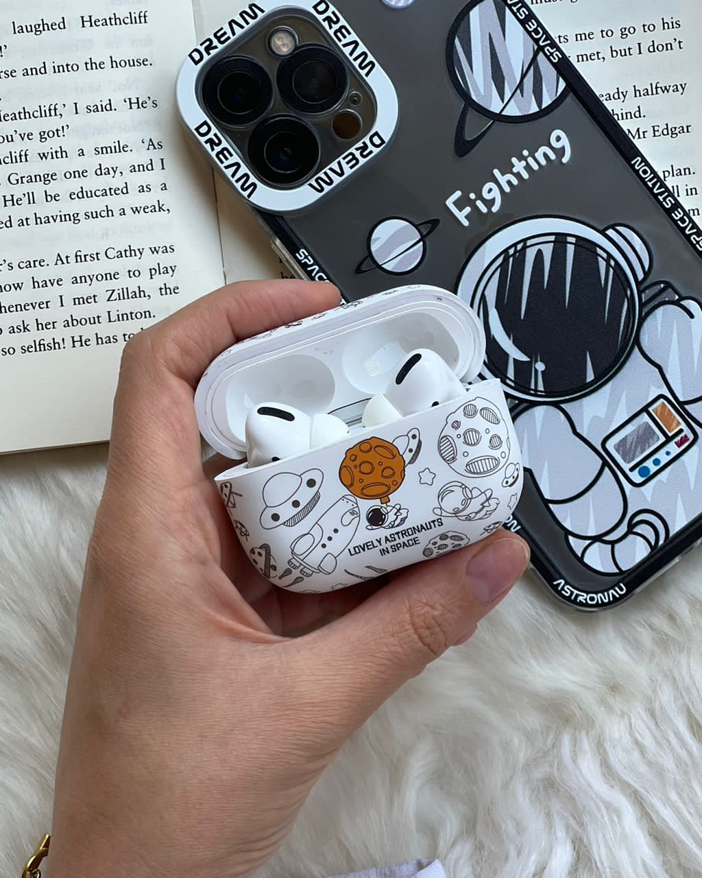 کاور ایرپاد ایستگاه فضایی هابل سفید