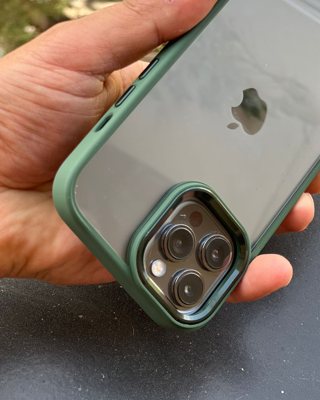 قاب آیفون متال لنز پشت بی رنگ دور سیلیکون سبز