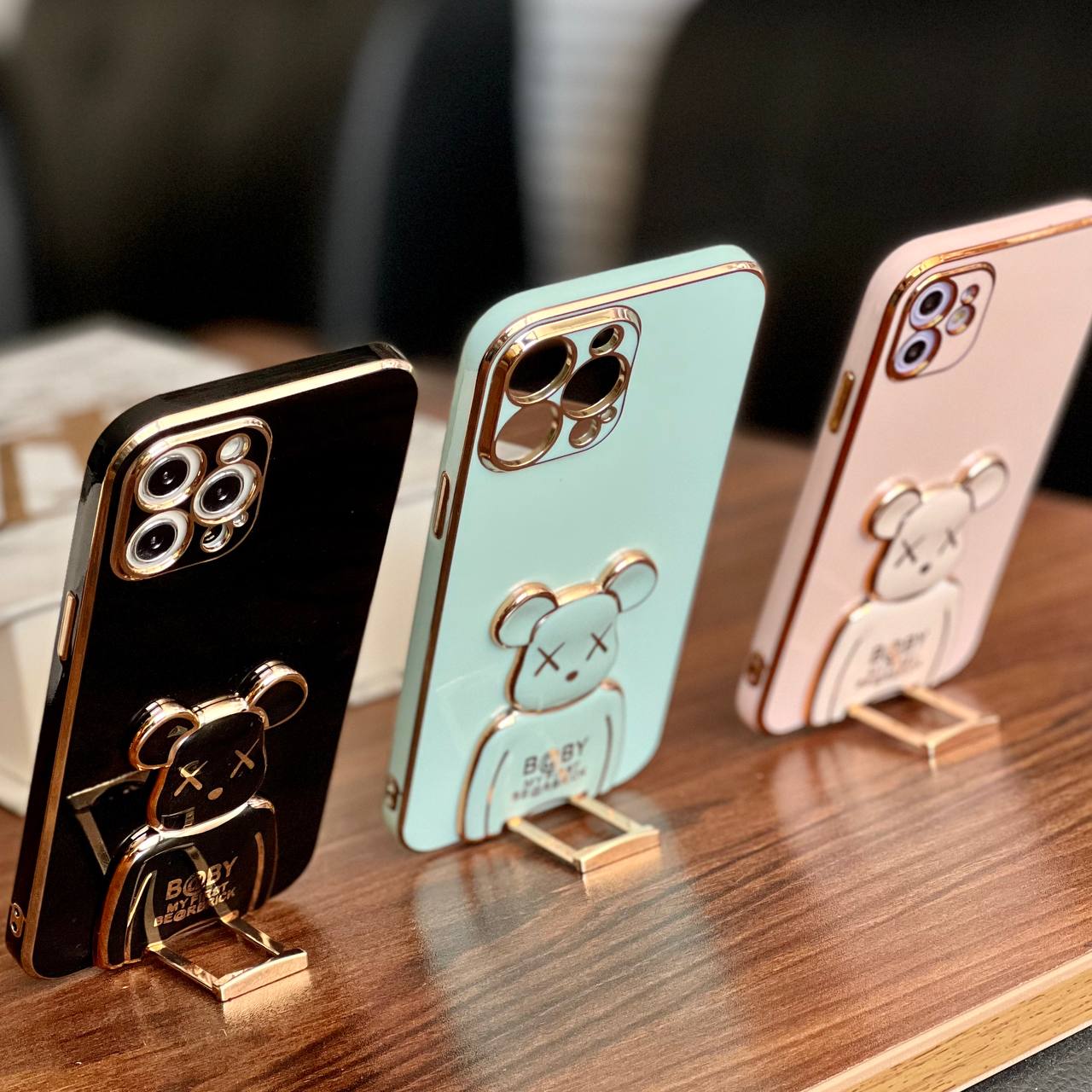 قاب کاووس Kaws بک برک استندشو رنگی