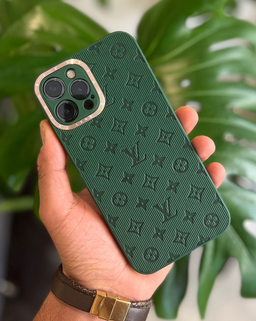 قاب آیفون سبز چرم داغی لویی ویتون