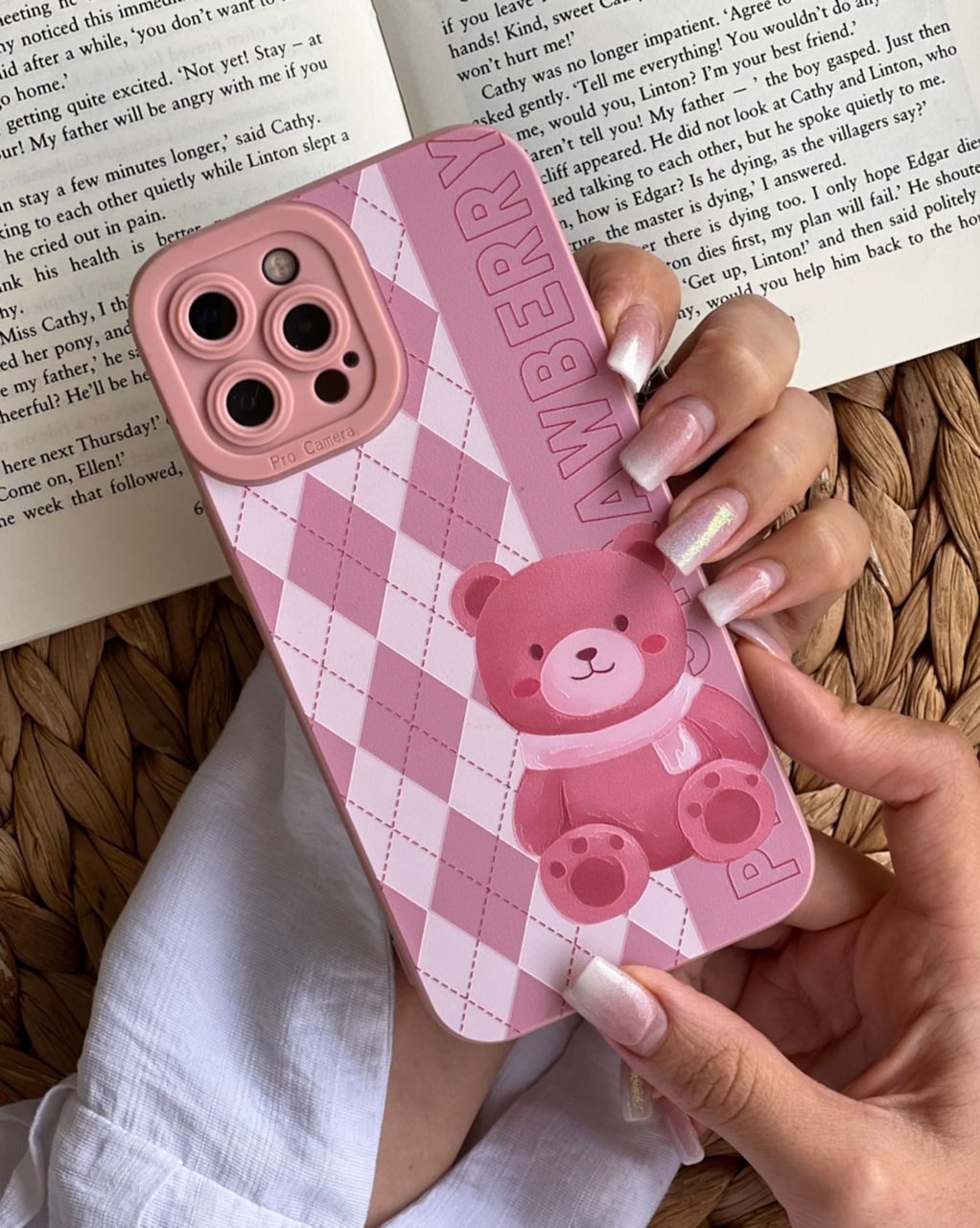 قاب آیفون خرس صورتی چهارخونه محافظ لنزدار