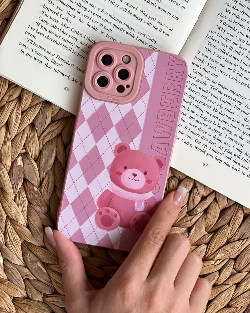 قاب آیفون خرس صورتی چهارخونه محافظ لنزدار