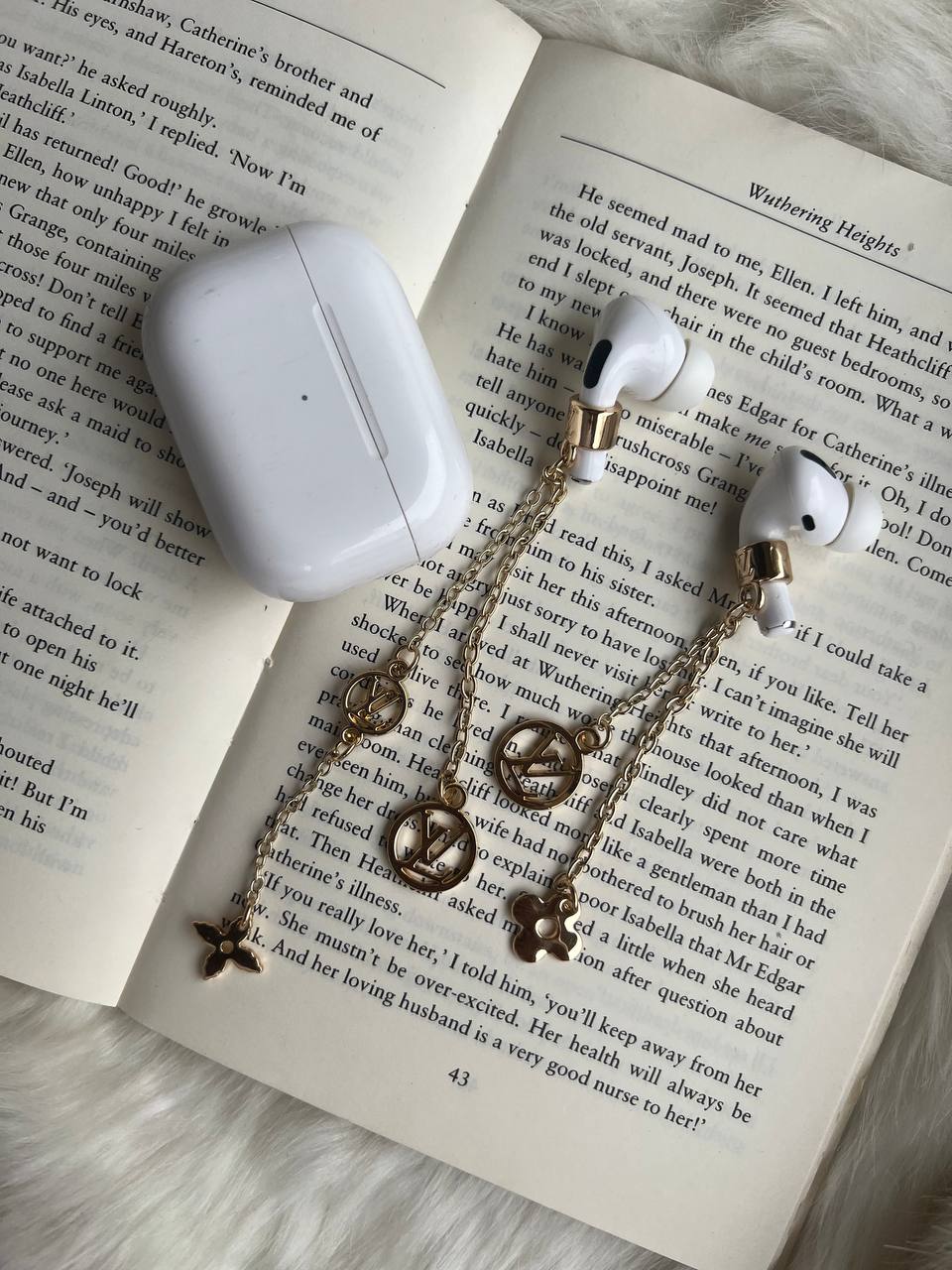 آویز گوشواره ای ایرپاد لویی ویتون گلد