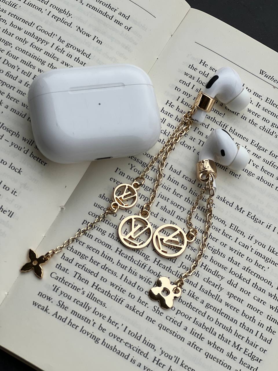 آویز گوشواره ای ایرپاد لویی ویتون گلد