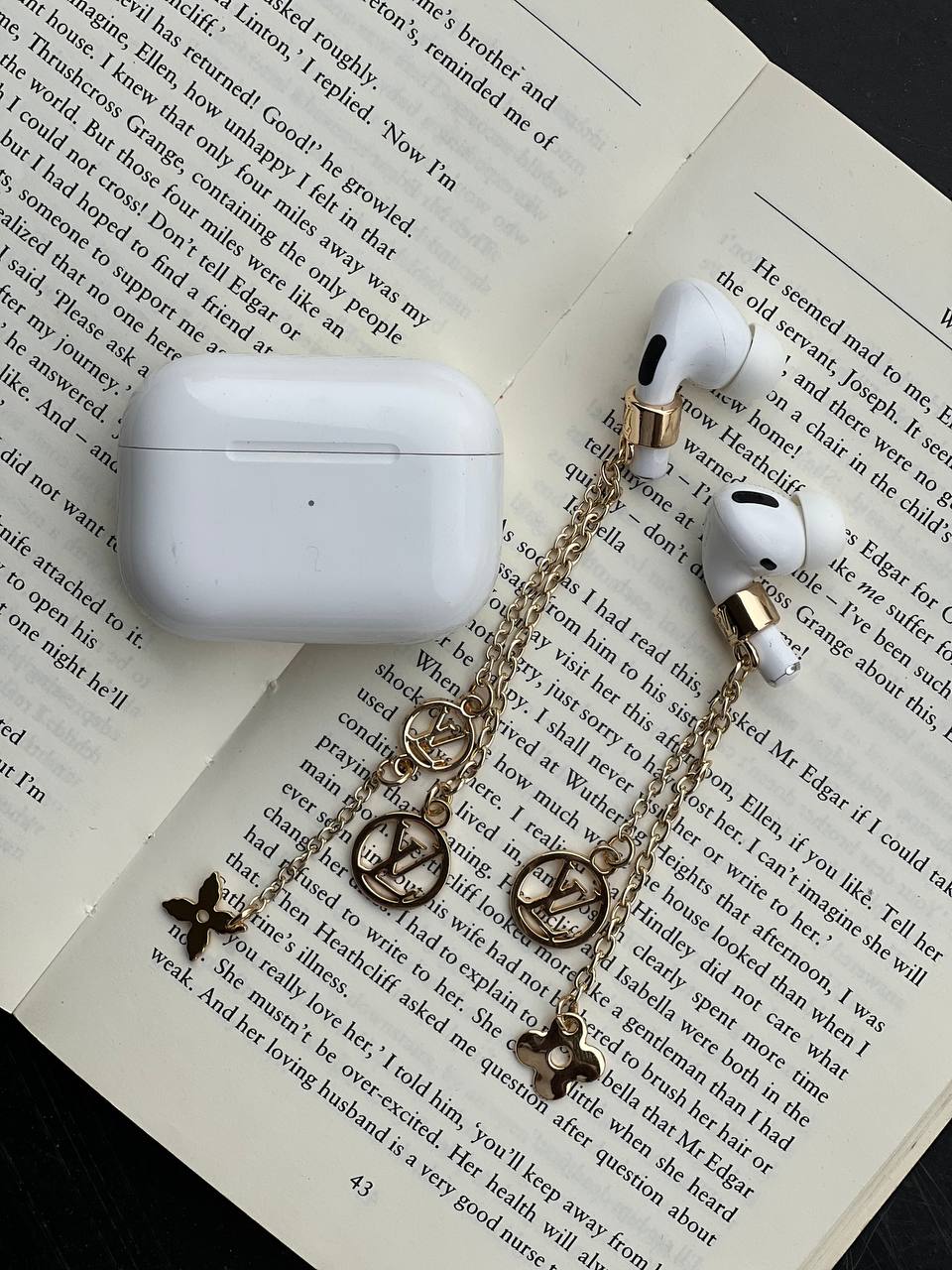 آویز گوشواره ای ایرپاد لویی ویتون گلد