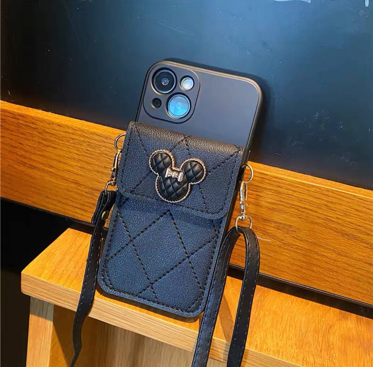 قاب میکی جاکارتی همراه بند چرمی