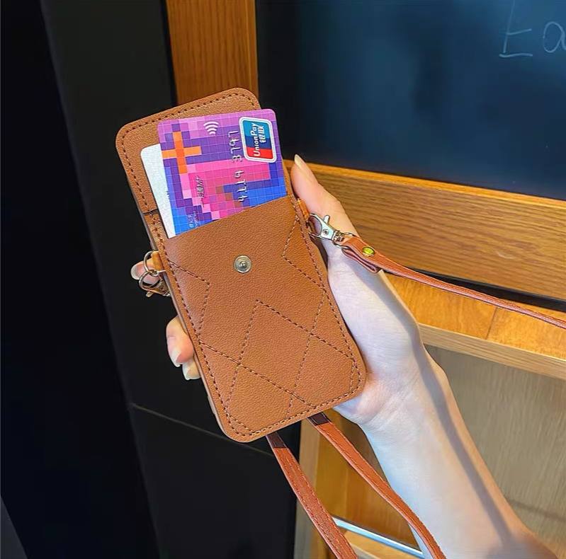 قاب میکی جاکارتی همراه بند چرمی