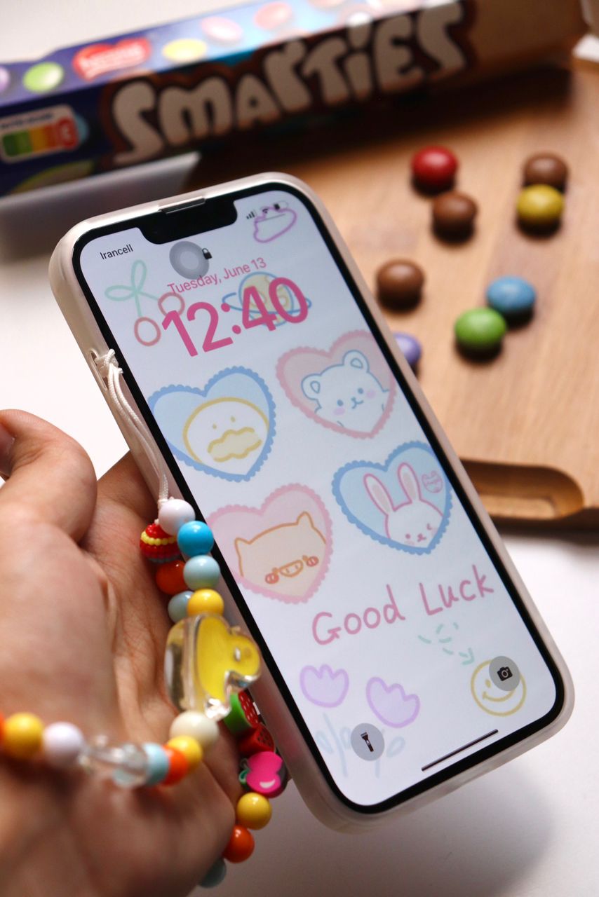 قاب موبایل آیفون لاکی پاستیلی پشت بیرنگ + بندست