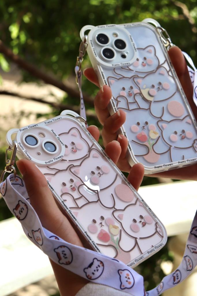 قاب آیفون خانواده گربه های بازیگوش + بندست