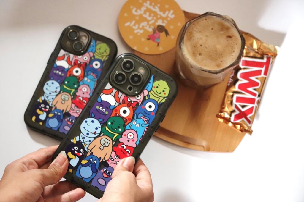 قاب موبایل آیفون هیولاهای کارتونی محافظ لنز دار