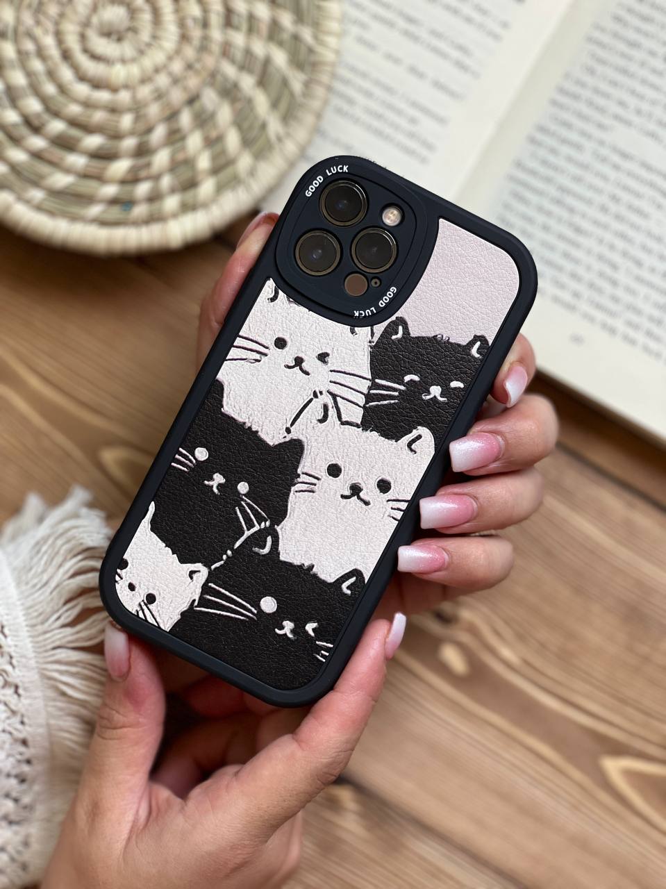 قاب موبایل گربه های کیوت سیاه و سفید محافظ لنزدار