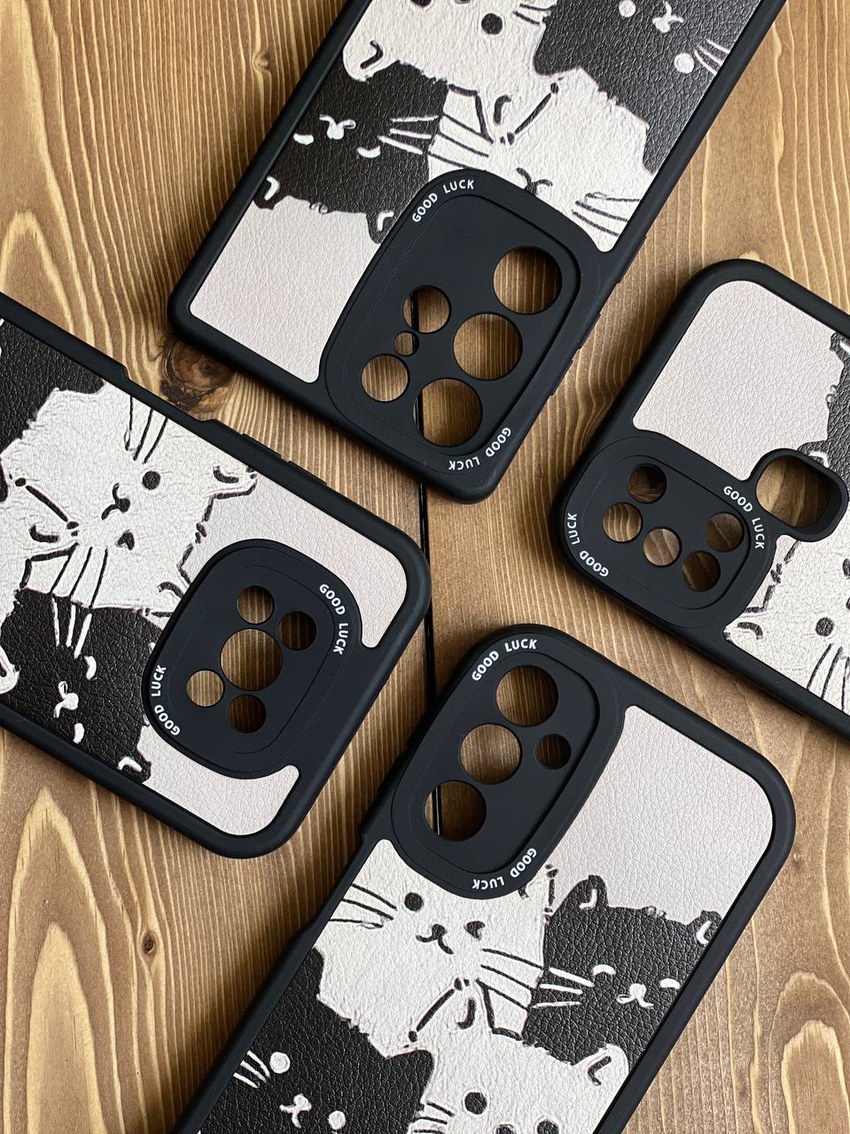 قاب موبایل گربه های کیوت سیاه و سفید محافظ لنزدار