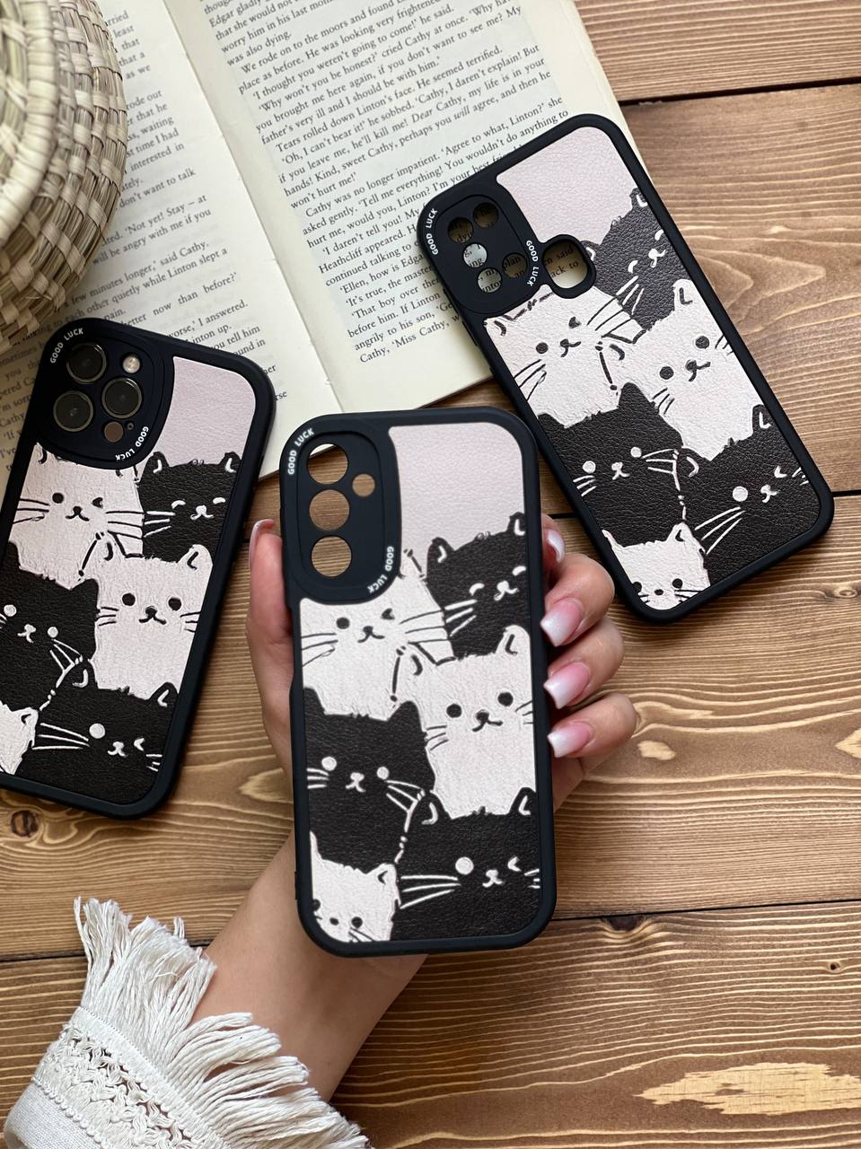 قاب موبایل گربه های کیوت سیاه و سفید محافظ لنزدار