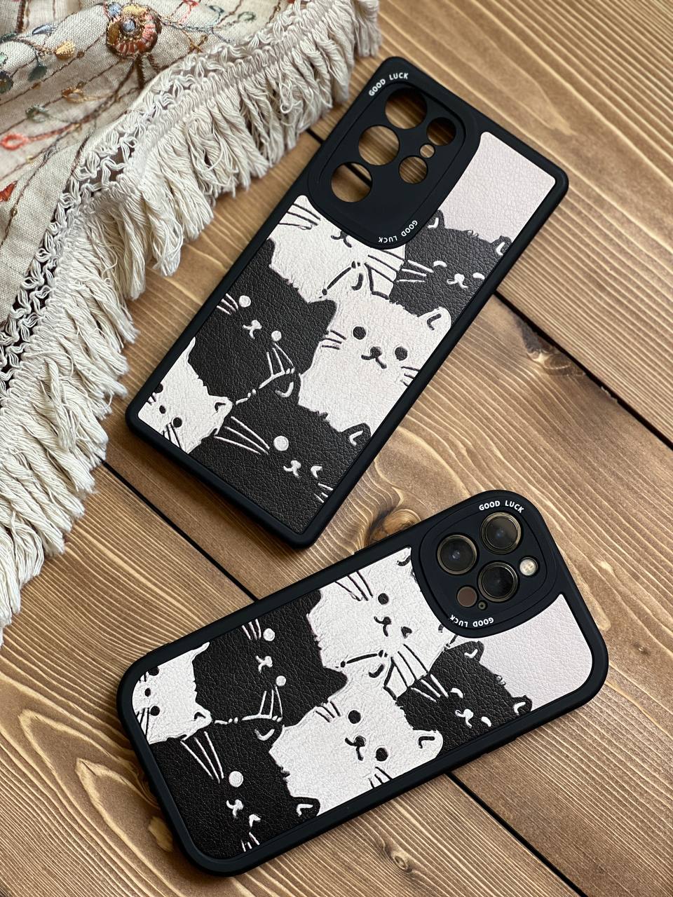 قاب موبایل گربه های کیوت سیاه و سفید محافظ لنزدار