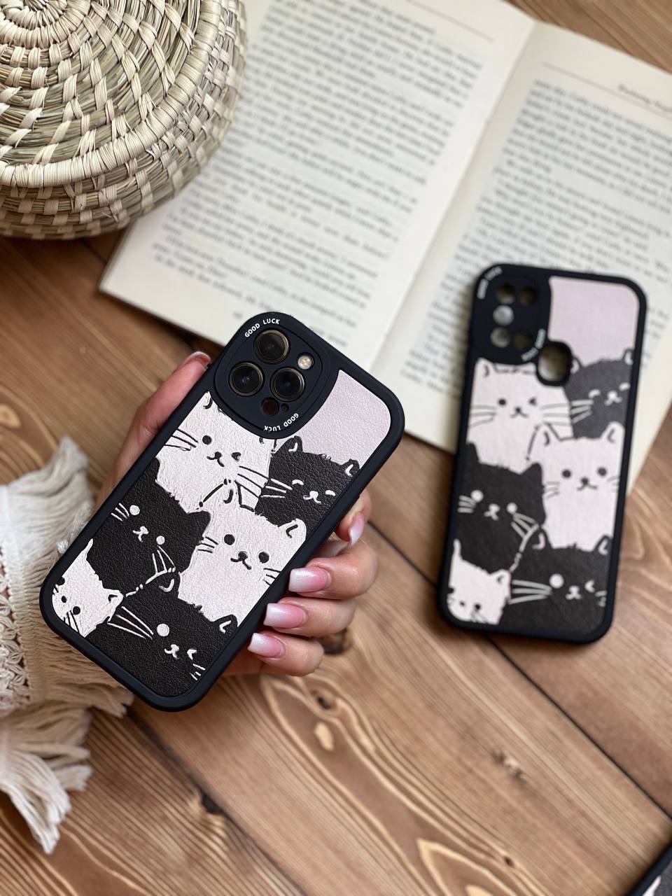 قاب موبایل گربه های کیوت سیاه و سفید محافظ لنزدار