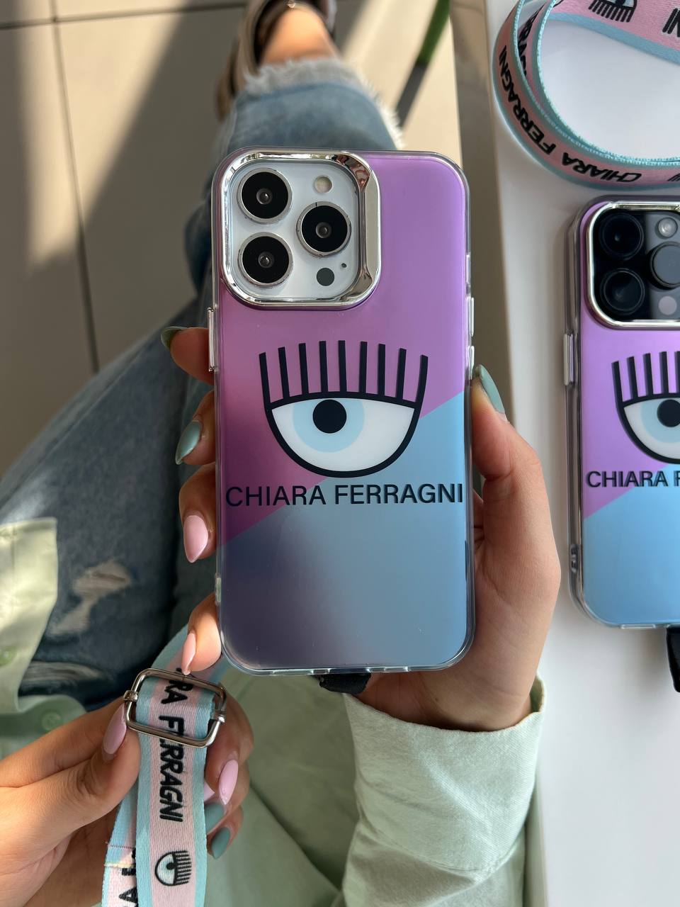 قاب Chiara Ferragni هلوگرامی دو رنگ همراه با بند