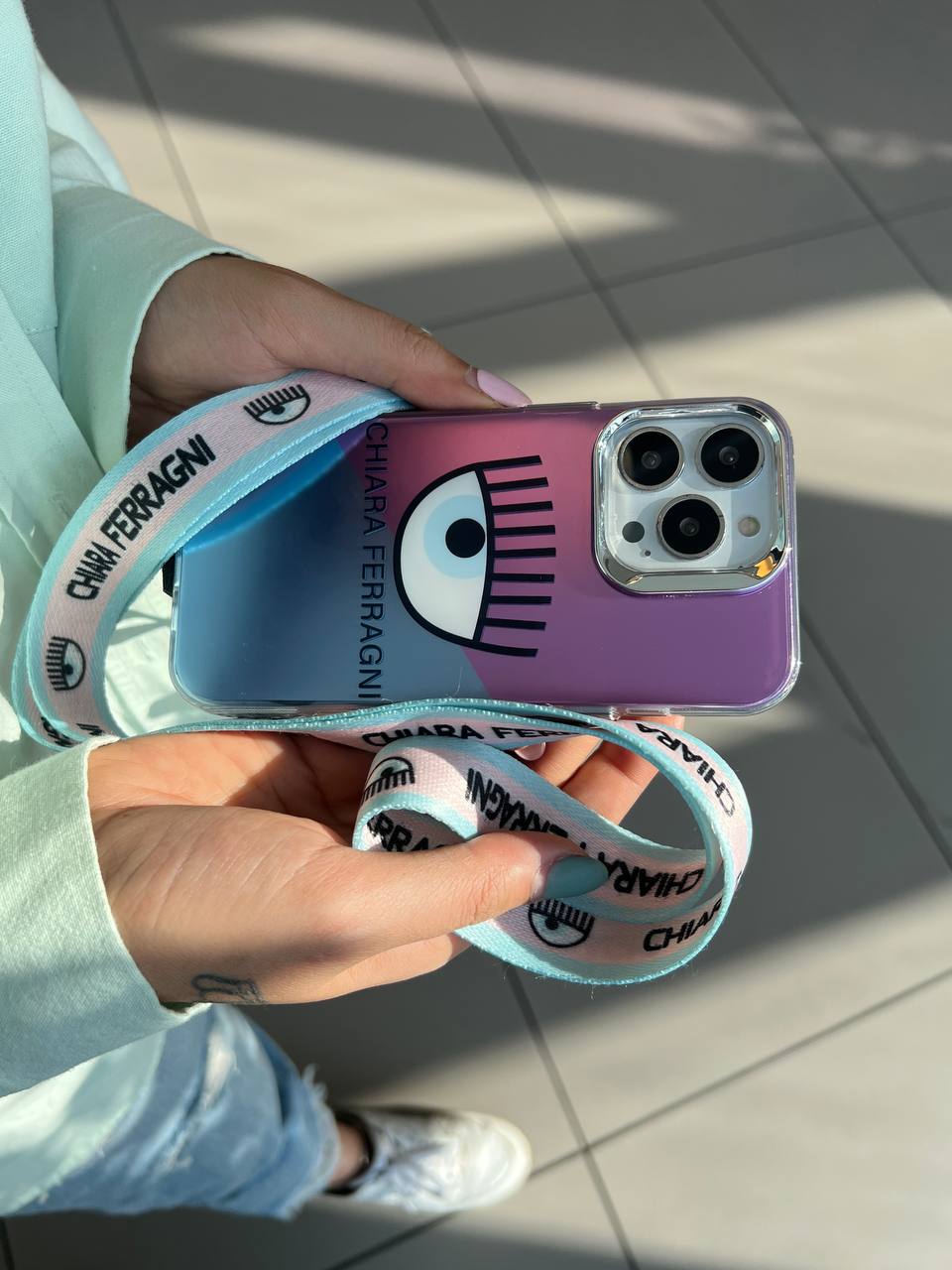 قاب Chiara Ferragni هلوگرامی دو رنگ همراه با بند
