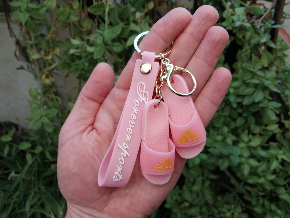 جاکلیدی آویز سیلیکونی طرح دمپایی آدیداس