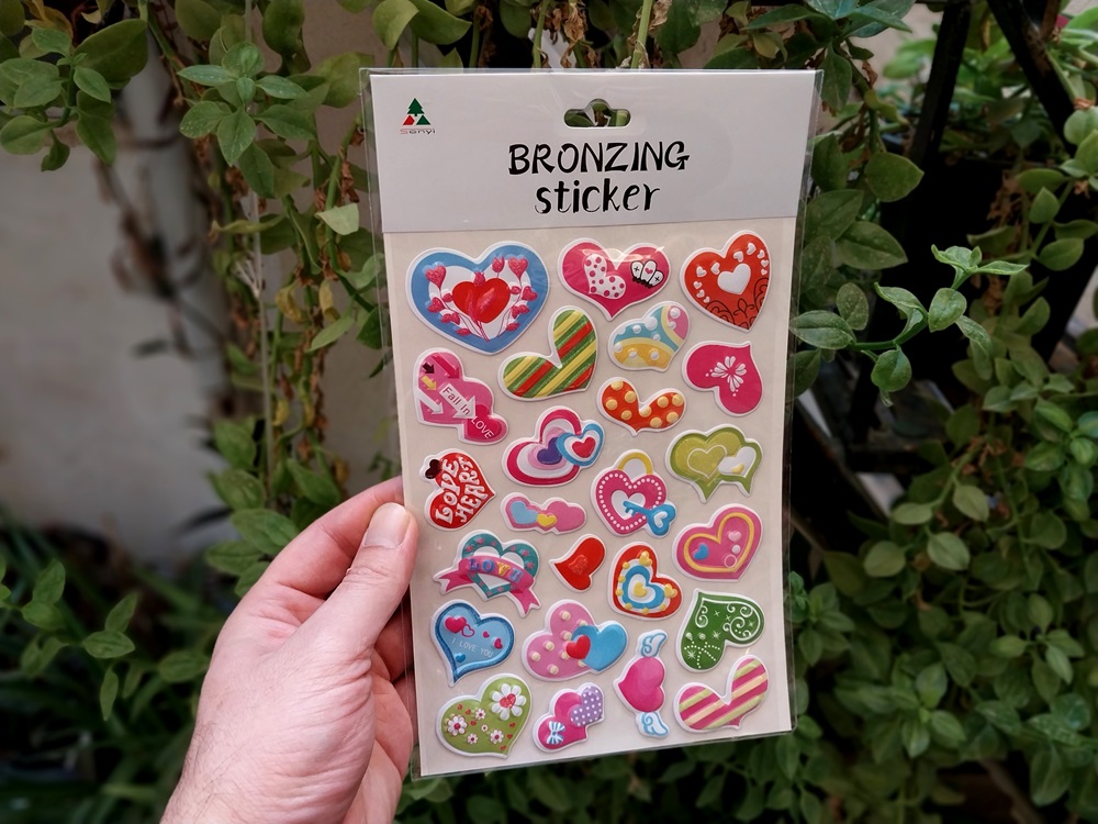 استیکر چسبی طرحدار