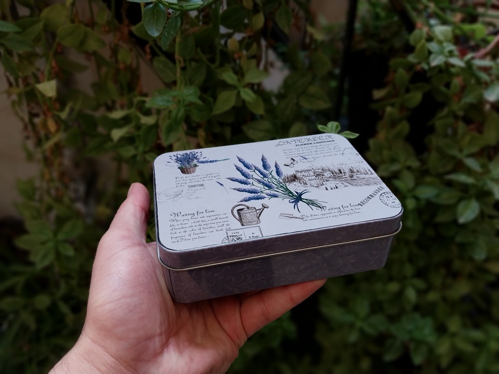 جعبه فلزی طرحدار