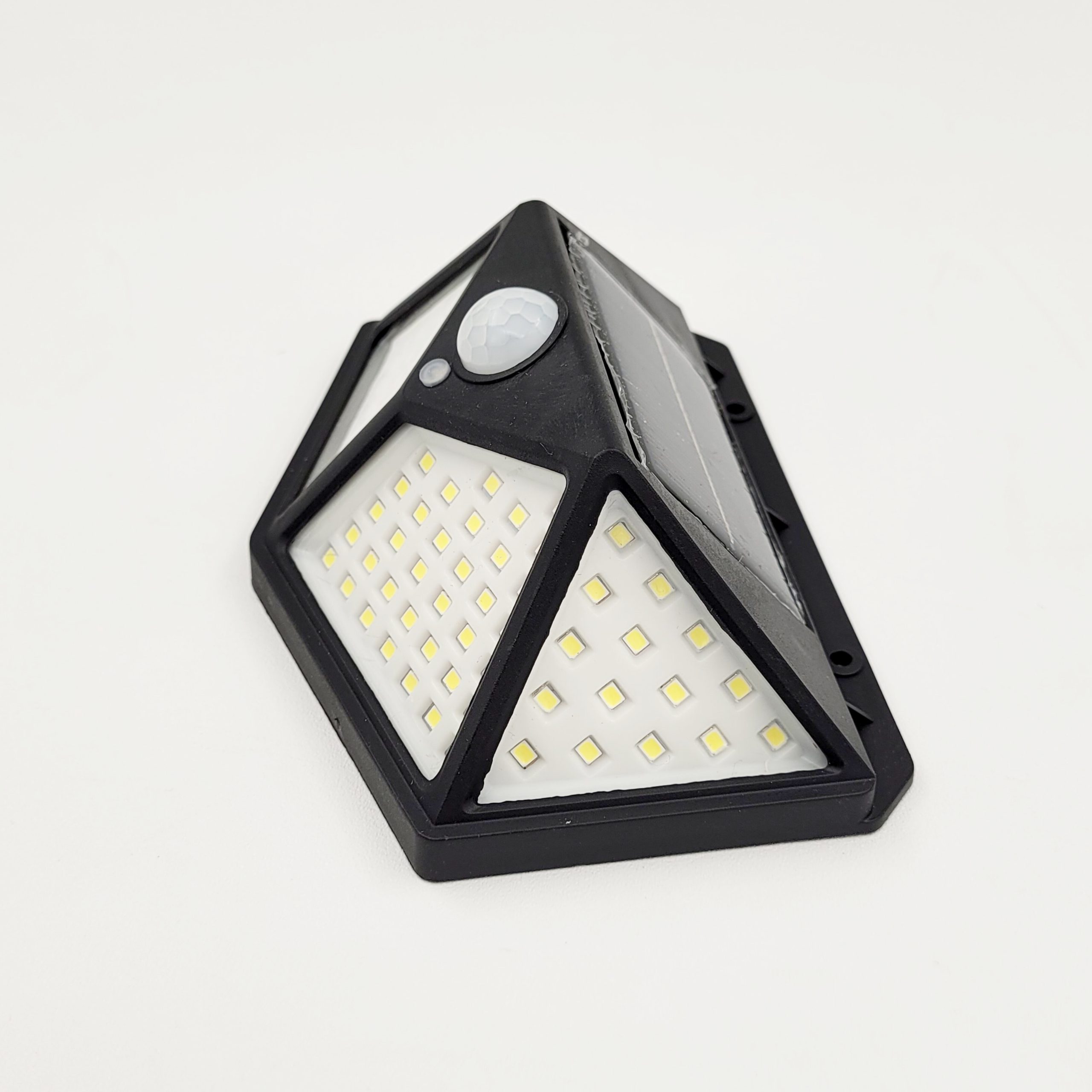 چراغ سولار دیواری