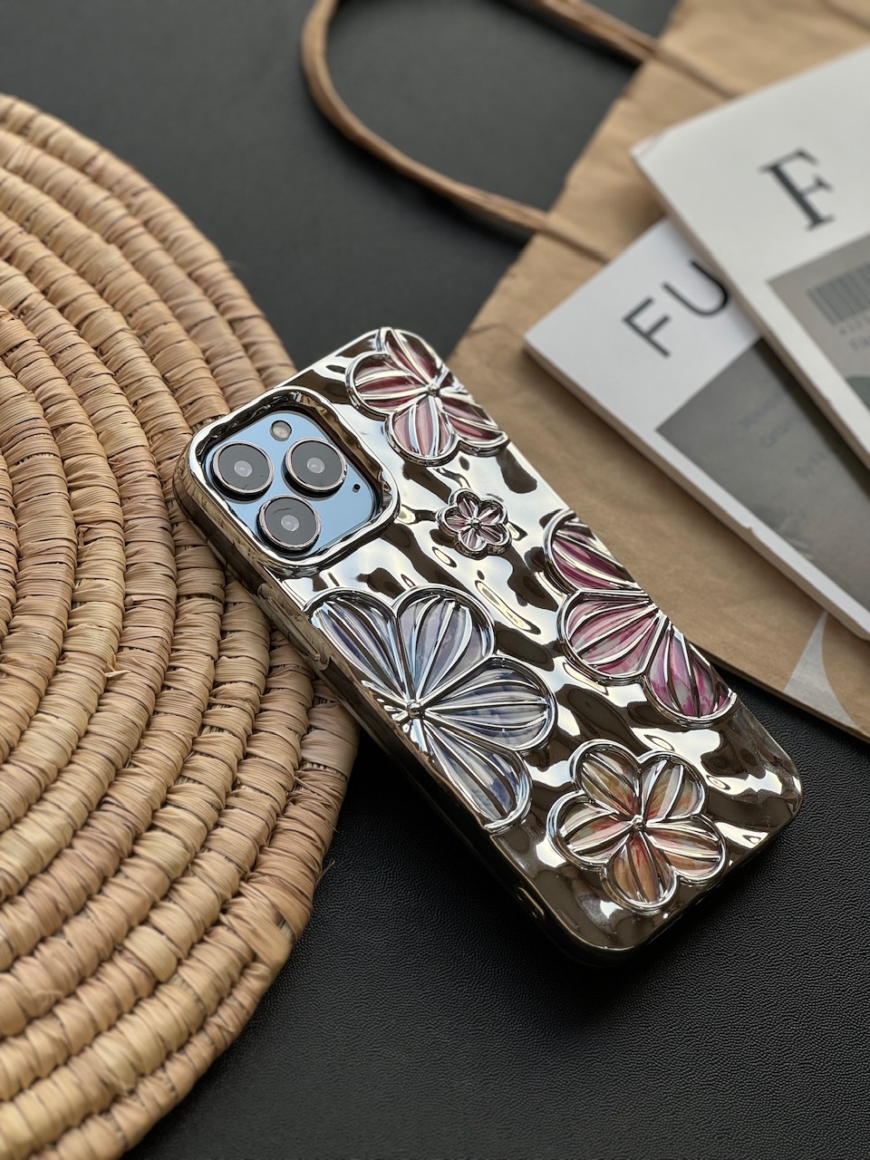 قاب گل رنگی کرومی