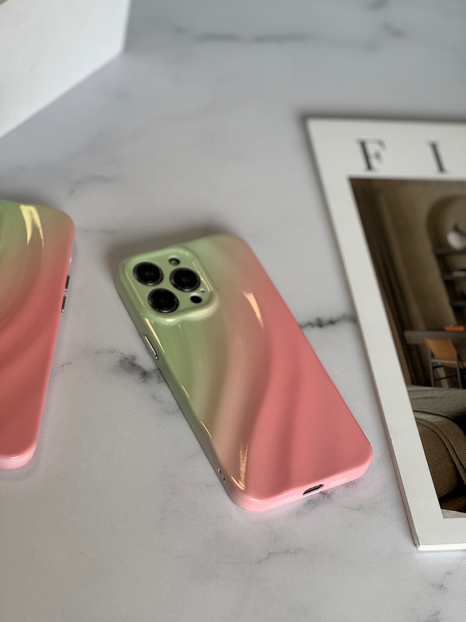 قاب گرادیانت صورتی سبز