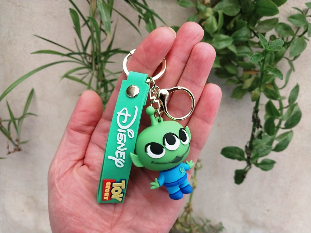 جاکلیدی آویز سیلیکونی طرح آدم فضایی