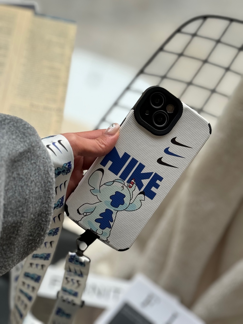 قاب Stitch Nike همراه با بند