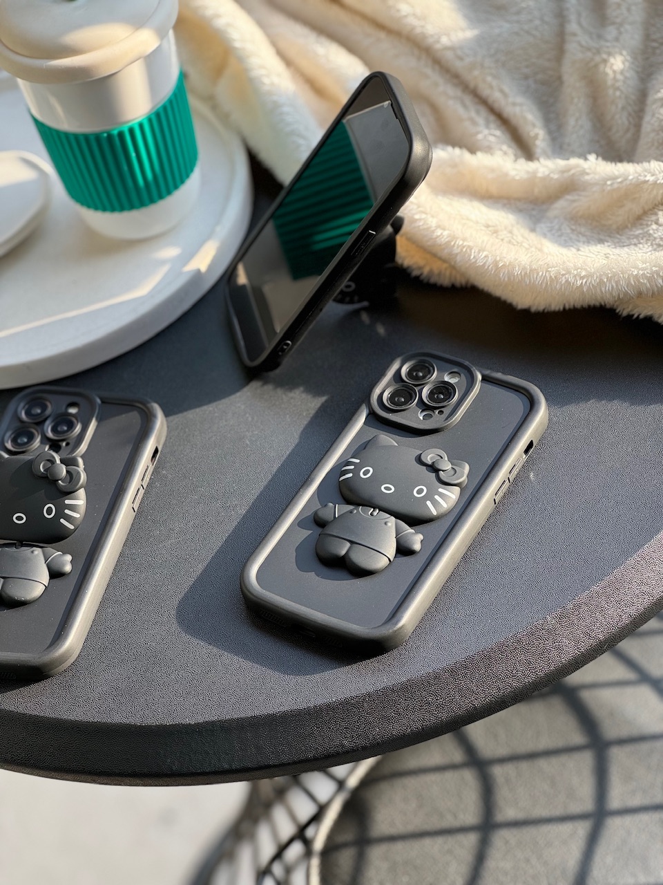 قاب هلوکیتی مشکی استند شو