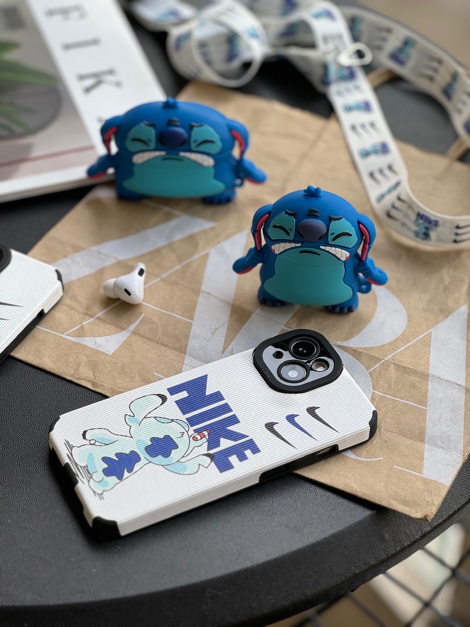 کاور ایرپاد سیلیکونی Crying Stitch