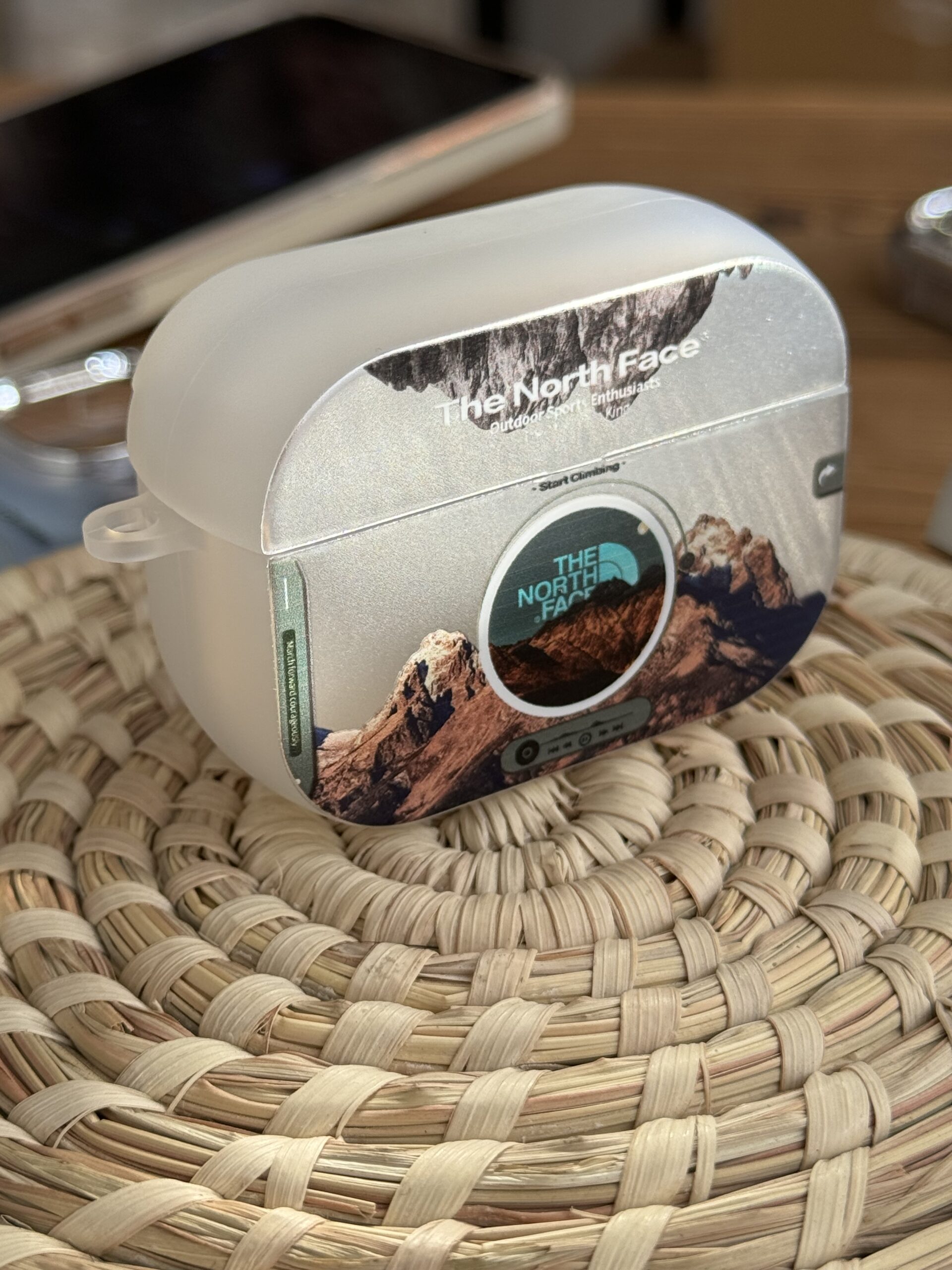 کاور ایرپاد موزیکال The North face