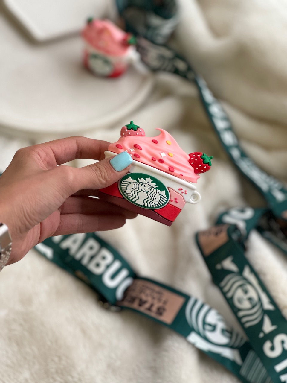 کاور ایرپاد strawberry starbucks drink