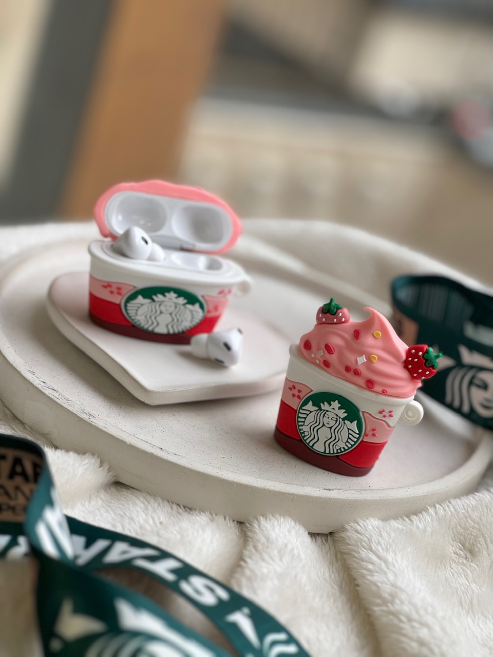 کاور ایرپاد strawberry starbucks drink
