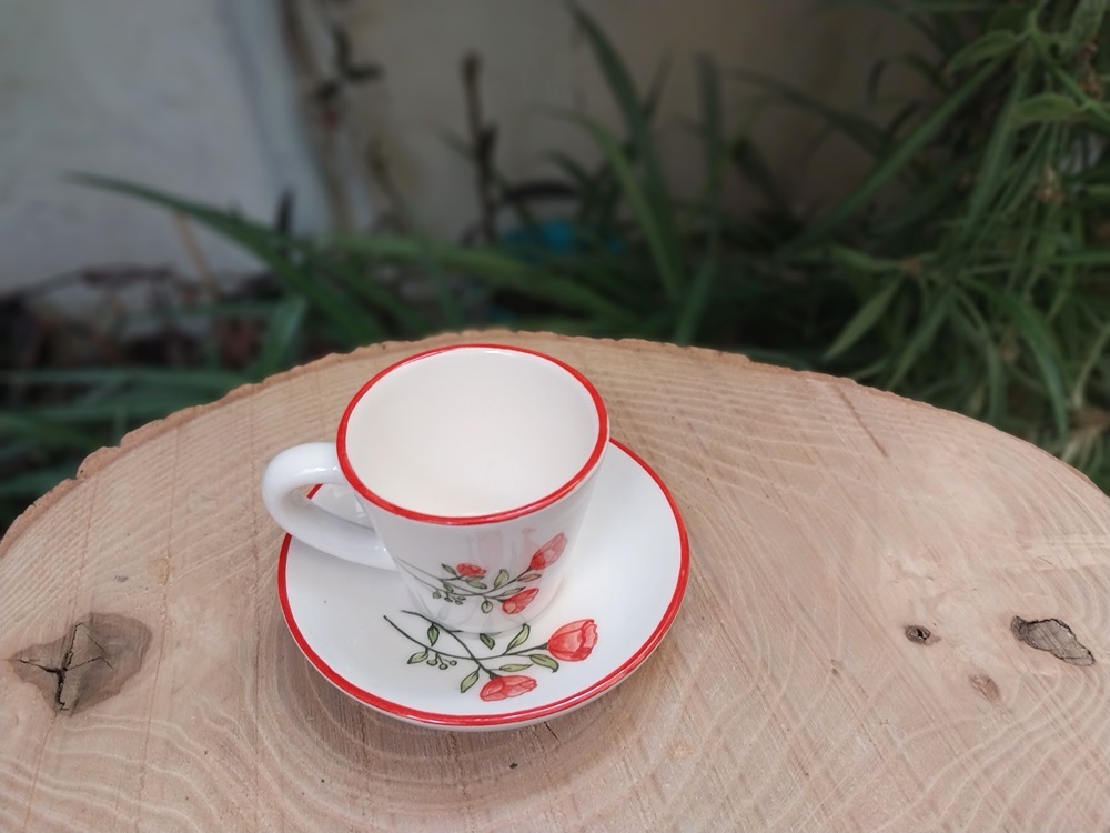 اسپرسو خوری و نعلبکی سرامیکی با نقاشی زیر لعابی