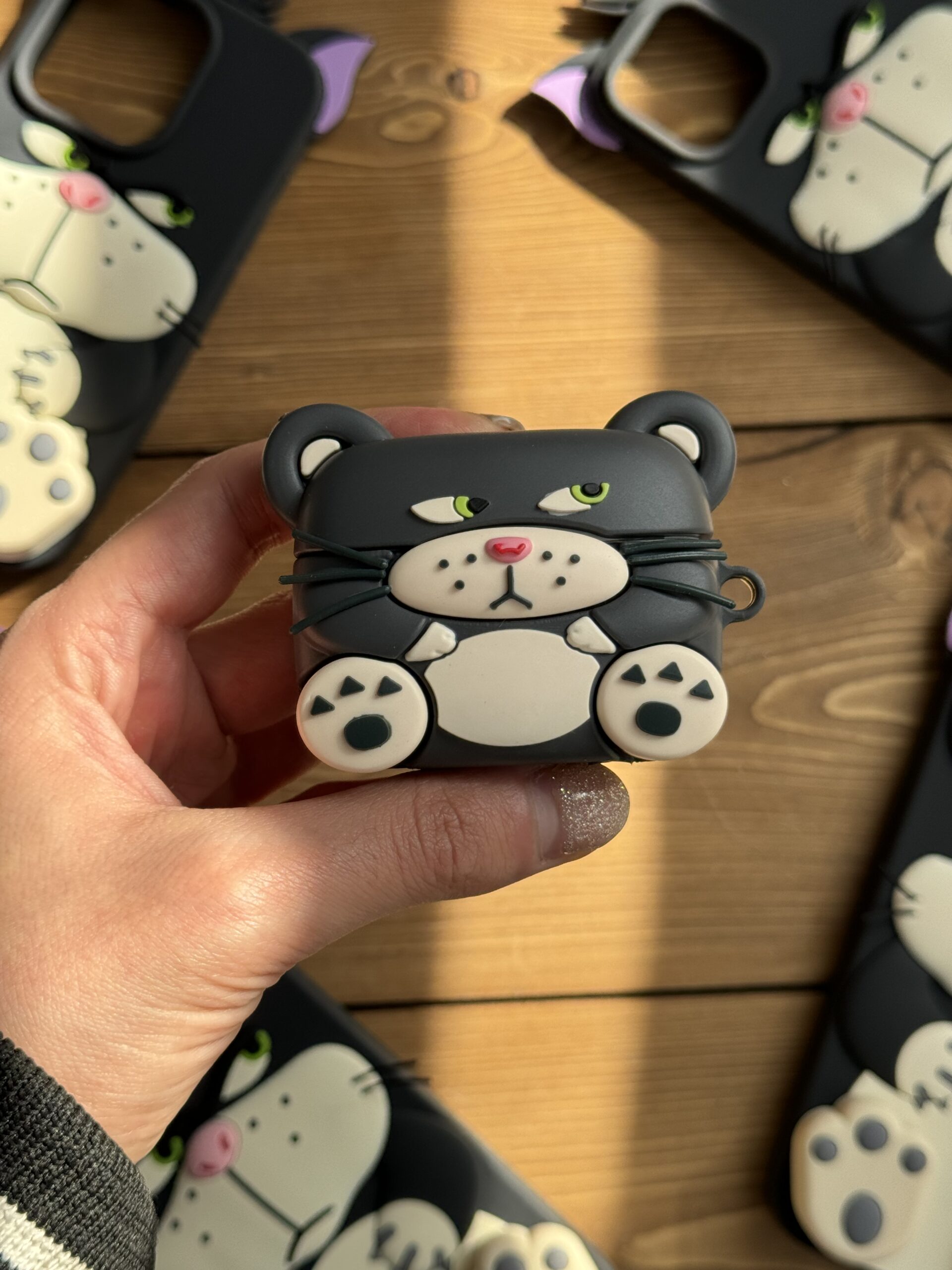 کاور ایرپاد گربه سیبیلوی شرور