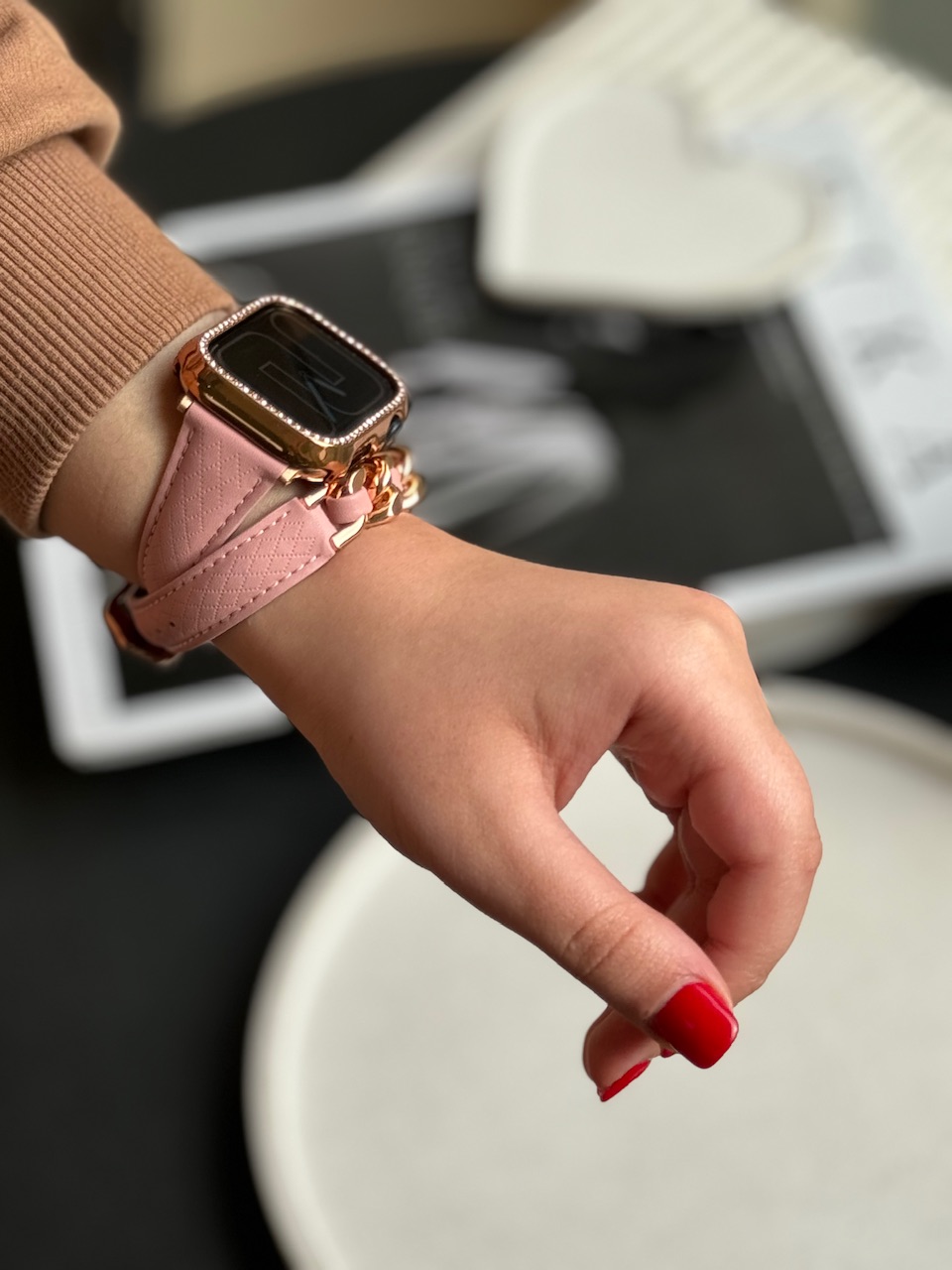 بند اپل واچ چرم کارتیر سانتوس همراه با گارد نگین دار