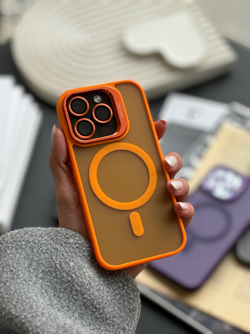 قاب Matte CasePro Lens with MagSafe استند شو با لنز رینگی