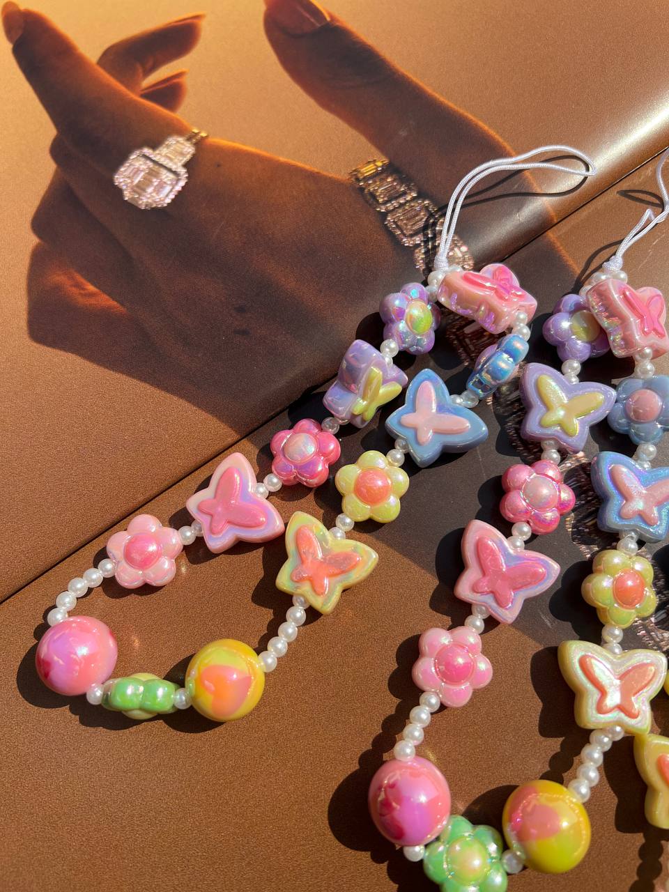 بند آویز دستی پاستیلی پروانه ای