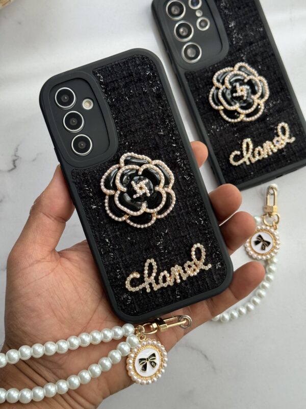 قاب سامسونگ شنل گل حصیری مشکی بند مرواریدی